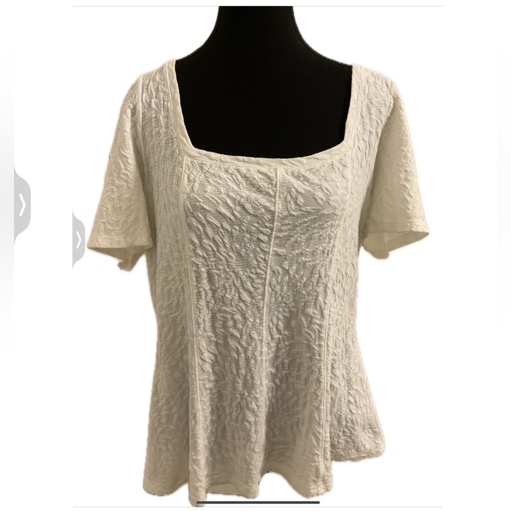 ETT-TWA By Anthropologie Textured Off White square neck .